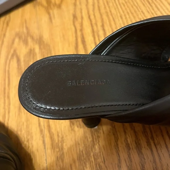 Balenciaga Drapy‎ Leather Mules - Picture 5 of 8